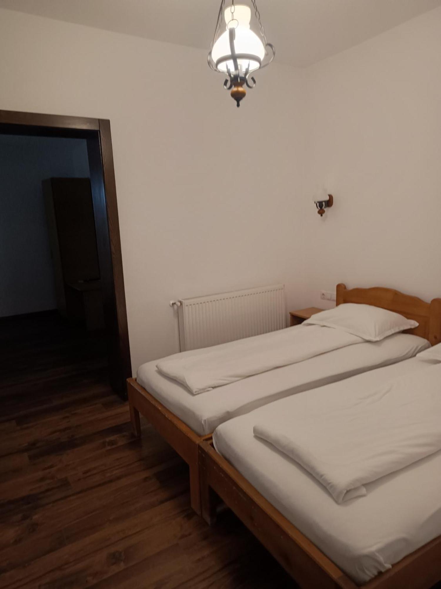 Pensiunea In Poiana Glod  Buitenkant foto
