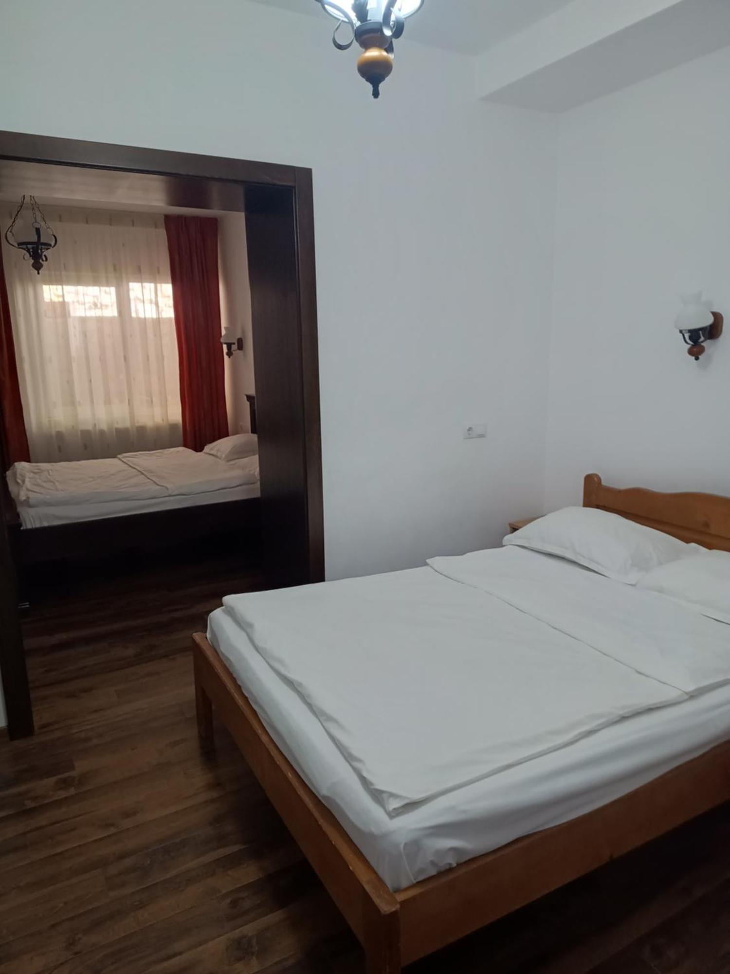 Pensiunea In Poiana Glod  Buitenkant foto