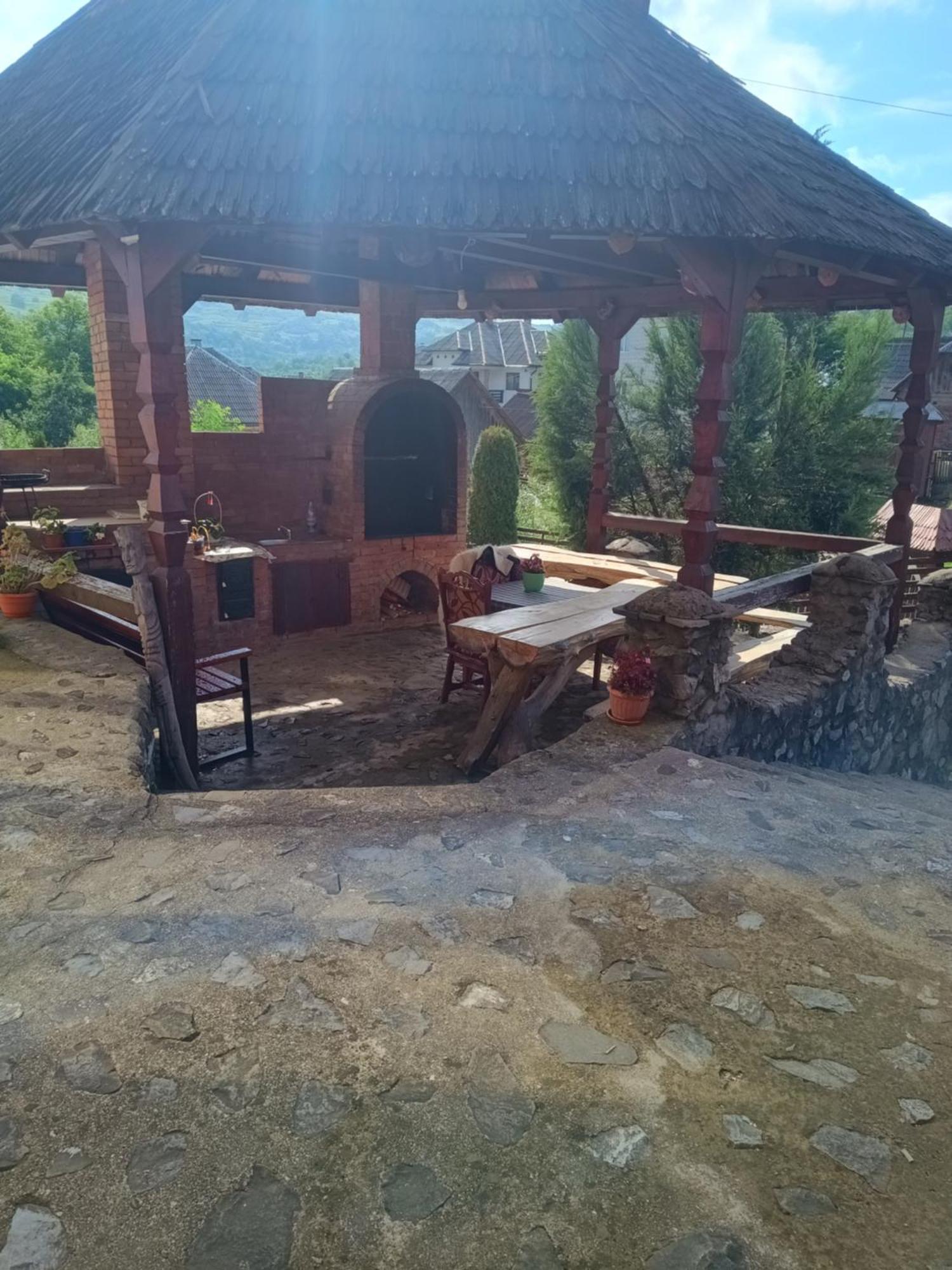 Pensiunea In Poiana Glod  Buitenkant foto