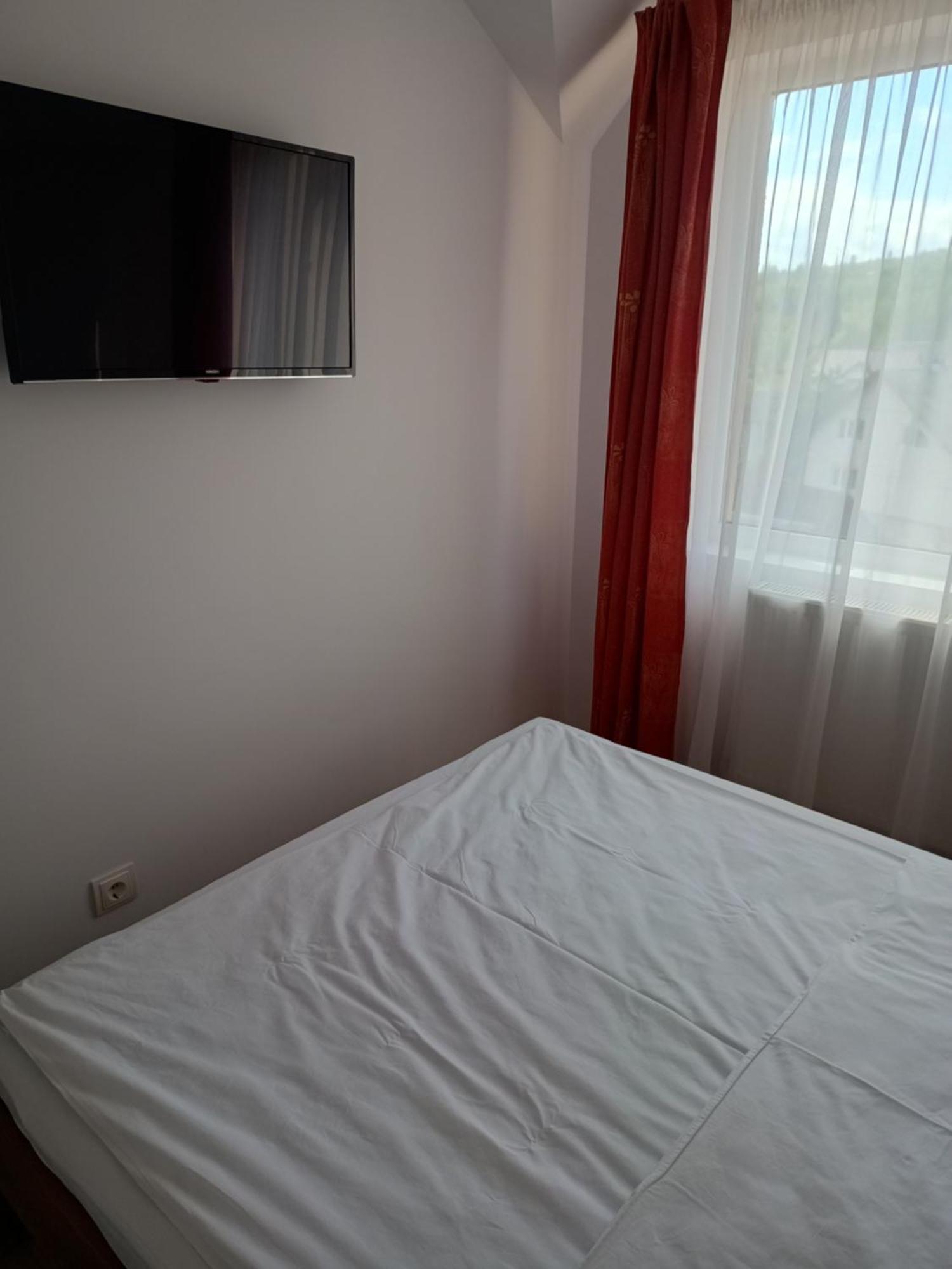 Pensiunea In Poiana Glod  Buitenkant foto
